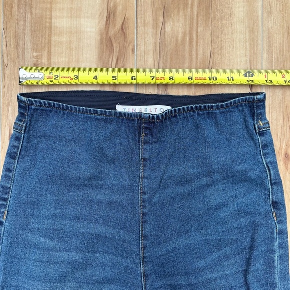 Tinseltown Dark Blue Pull On Distressed Flare Jeans Size 7 - Picture 4 of 8